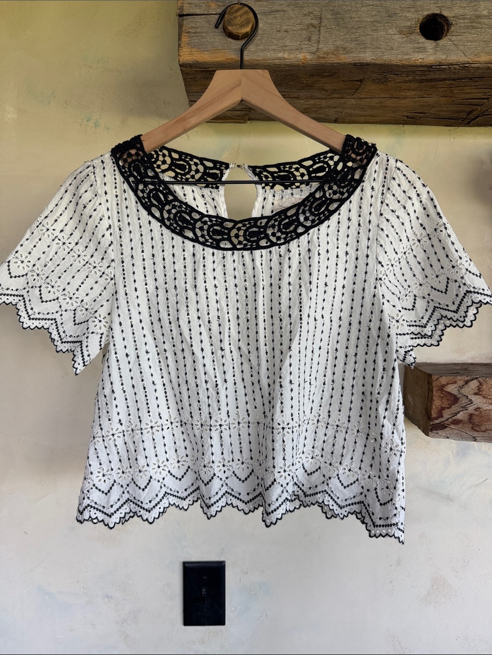 Jen’s Pirate Booty Lace Eyelet embroidered black & white blouse short sleeve